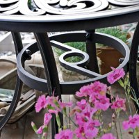 Anteprima: Jill Table - Antique Bronze (85cm round metal garden table)